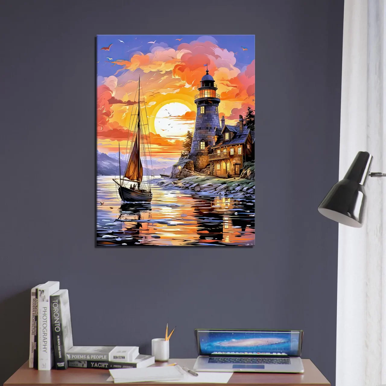 petit voilier et phare au coucher de soleil