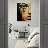 Toile Regard d’or – Fusion de beauté et de chaos